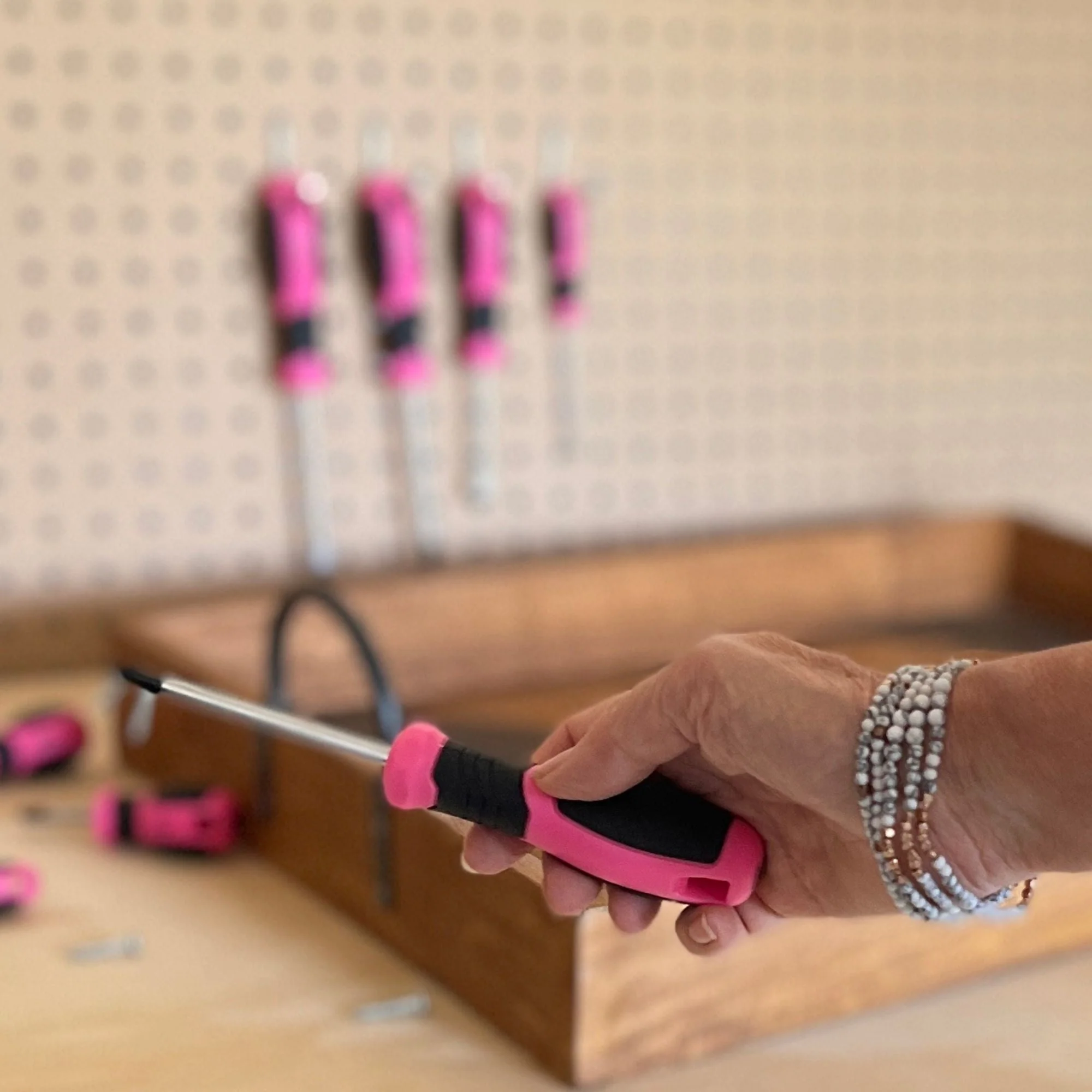 Apollo Tools 8 Pink Essential Screwdriver Set DT5018P - Image 4