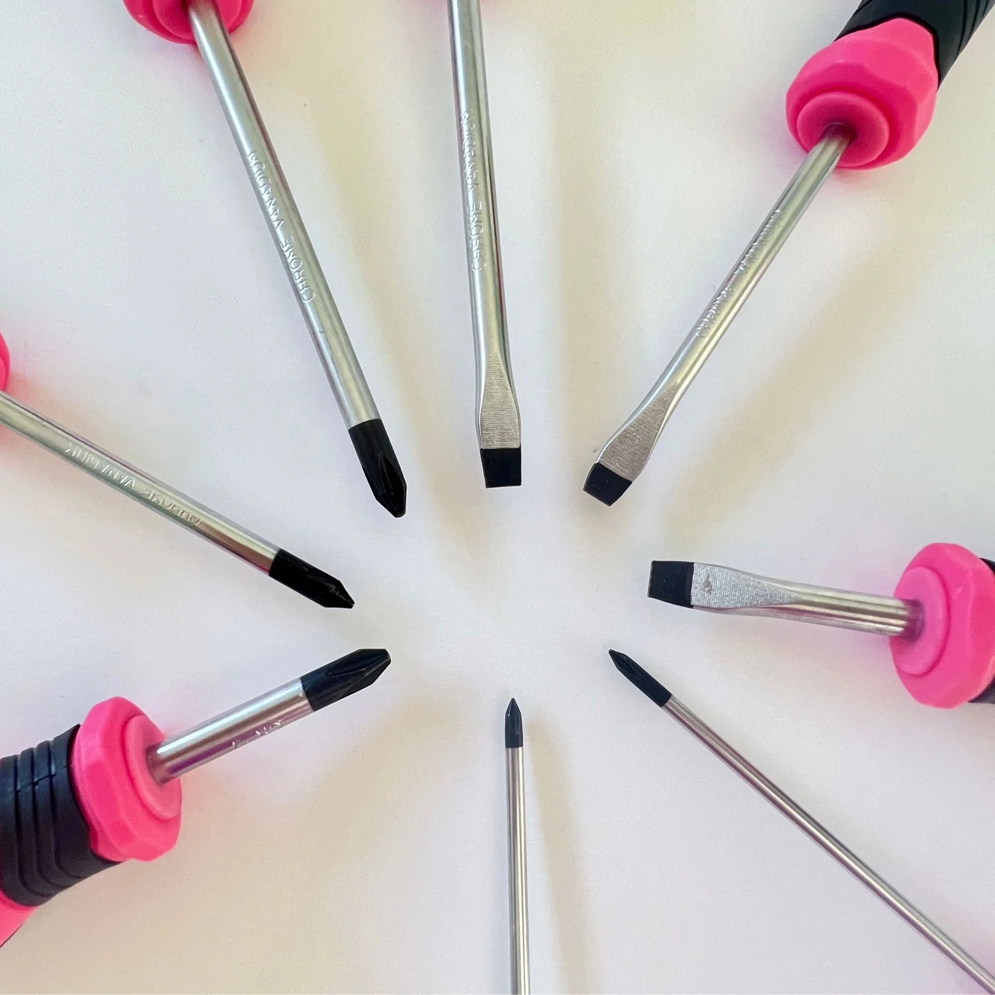 Apollo Tools 8 Pink Essential Screwdriver Set DT5018P - Image 5