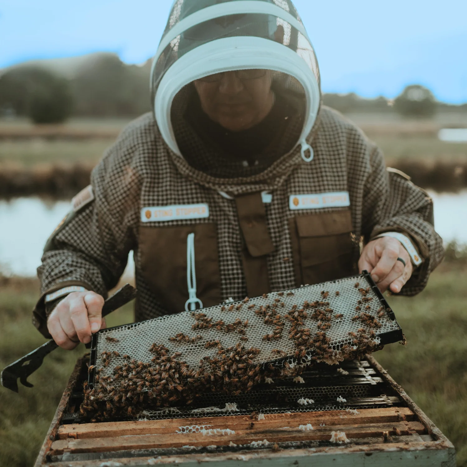 Professional Three Layer Ventilated Beekeeping Jacket - Image 7